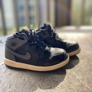 Air Jordan 1 Retro Mid